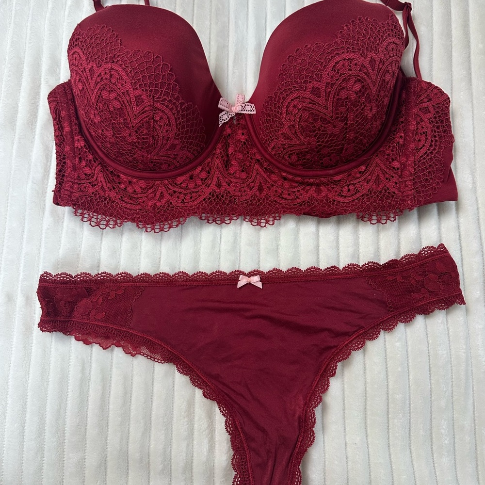Victoria's Secret Body by Victoria Lined Demi-Buste Deep Red Lace Bra Set